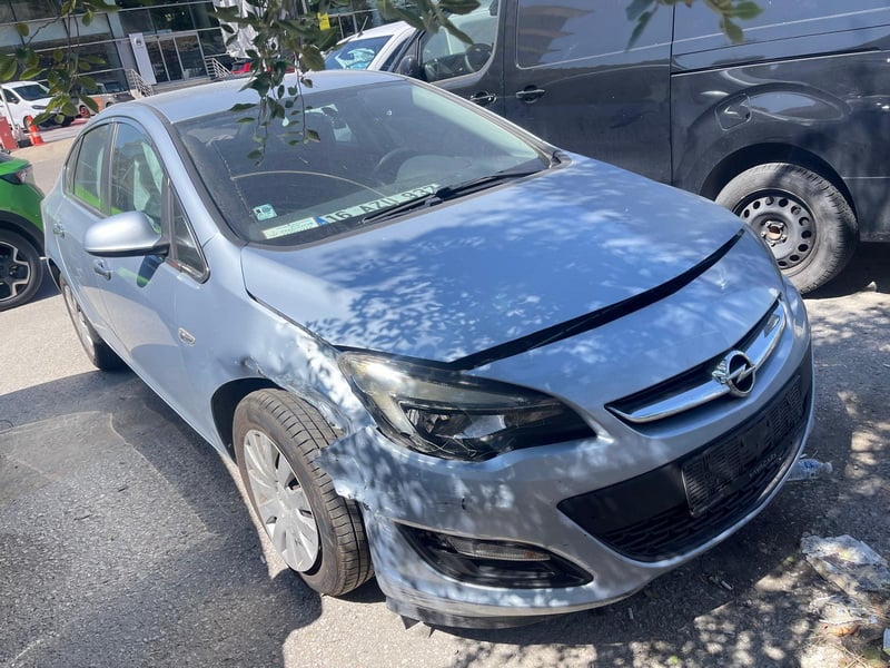 OPEL ASTRA SEDAN 1.6 115 EDITION | Autogong