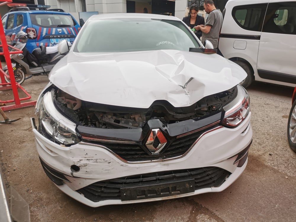 RENAULT MEGANE SEDAN JOY 1.3 TCE 140 FAZ2 | Autogong
